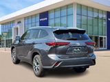 Used 2023 Toyota Highlander XLE image 4