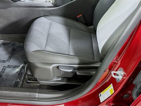 Used 2025 Chevrolet Trax RS w/ Sunroof Package image 24