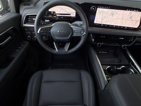 New 2026 Chevrolet Suburban Z71 AWD/4WD image 13