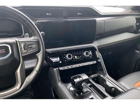 Used 2024 GMC Sierra 1500 AT4 w/ Technology Package AWD/4WD image 10
