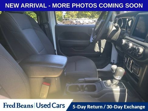 Used 2023 Jeep Gladiator Sport AWD/4WD image 9