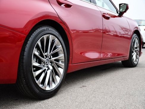 Used 2025 Lexus ES 300h Ultra Luxury image 9