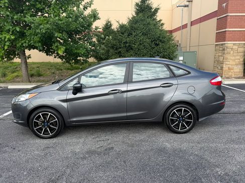 Used 2019 Ford Fiesta SE FWD image 2