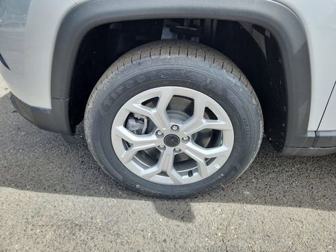 New 2025 Jeep Compass Latitude AWD/4WD image 13