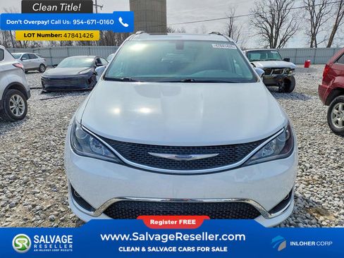 Used 2017 Chrysler Pacifica Limited image 7