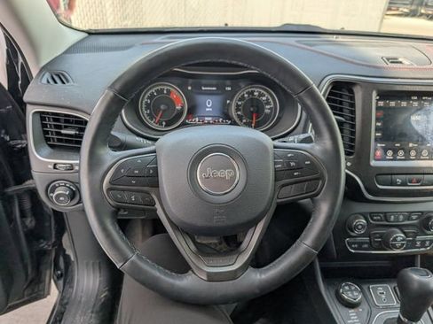 Used 2019 Jeep Cherokee Trailhawk w/ Comfort/Convenience Group AWD/4WD image 8