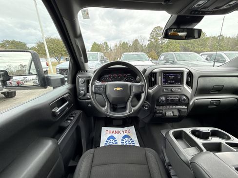 Used 2024 Chevrolet Silverado 2500 Custom w/ Custom Value Package image 15