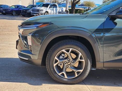 Used 2025 Chevrolet Trax LT w/ Driver Confidence Package image 16