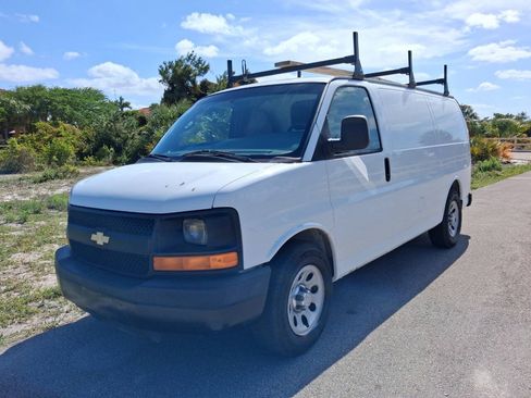 Used 2014 Chevrolet Express 1500 RWD image 2