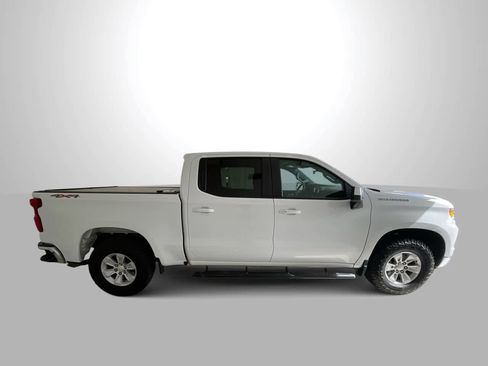 Used 2022 Chevrolet Silverado 1500 LT w/ Convenience Package II AWD/4WD image 9
