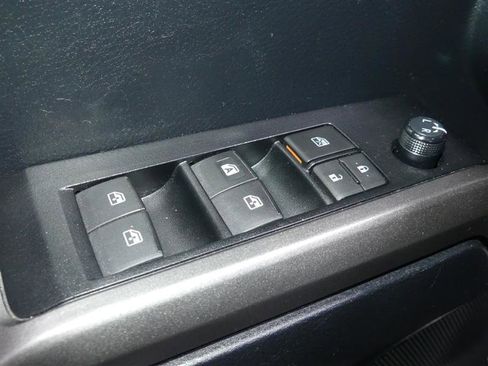 Used 2019 Toyota Tacoma SR5 image 17