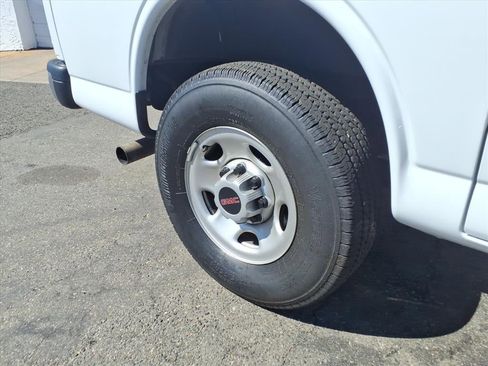 Used 2024 GMC Savana 2500 w/ Driver Convenience Package image 8