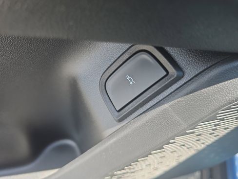 New 2026 Chevrolet Equinox LT w/ Convenience Package II image 11