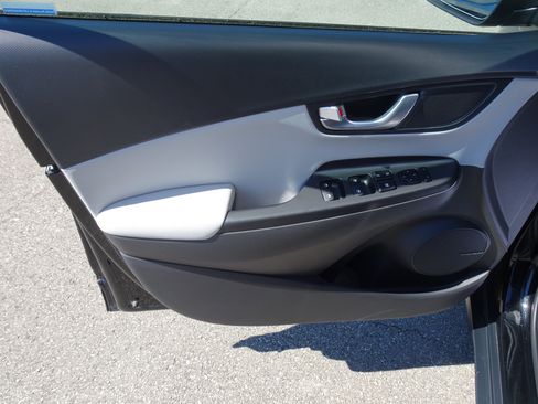Used 2023 Hyundai Kona Limited AWD/4WD image 13