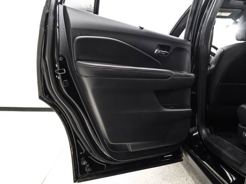 Used 2022 Honda Pilot Black Edition image 49