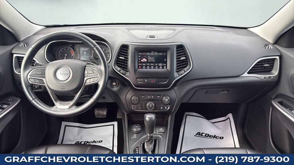 Used 2019 Jeep Cherokee Latitude Plus AWD/4WD image 17
