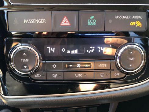 Used 2018 Mitsubishi Outlander SEL image 28