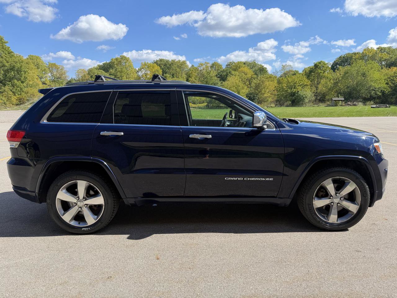 Used 2014 Jeep Grand Cherokee Overland w/ Advanced Technology Group AWD/4WD image 4