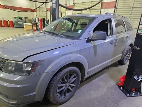 Used 2020 Dodge Journey SE w/ SE Popular Equipment Group image 3