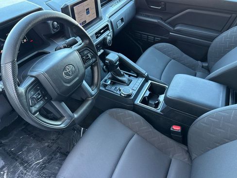 Certified 2024 Toyota Tacoma SR5 AWD/4WD image 10