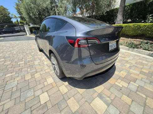 Used 2024 Tesla Model Y Long Range AWD/4WD image 4