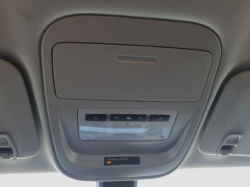 Used 2022 Chevrolet Colorado LT RWD image 25