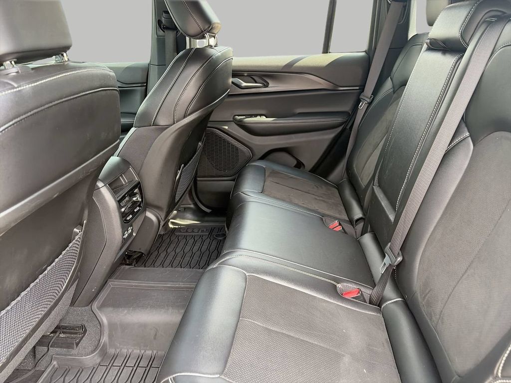 Used 2023 Jeep Grand Cherokee Altitude AWD/4WD image 14