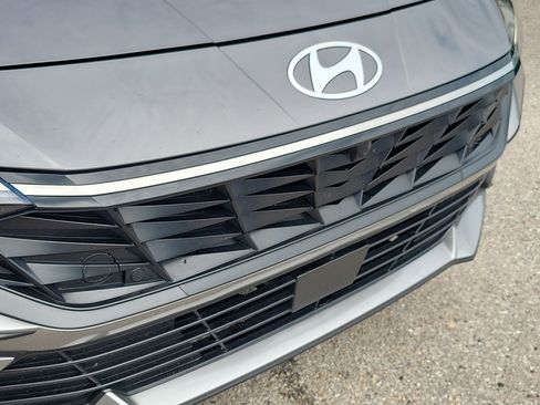 Used 2024 Hyundai Elantra Limited FWD image 13
