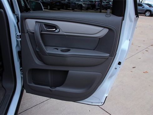 Used 2016 Chevrolet Traverse LT w/ Style and Technology Package image 31