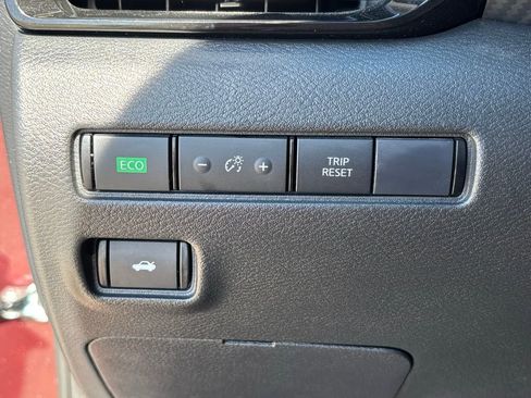 Used 2025 Nissan Sentra SV image 24