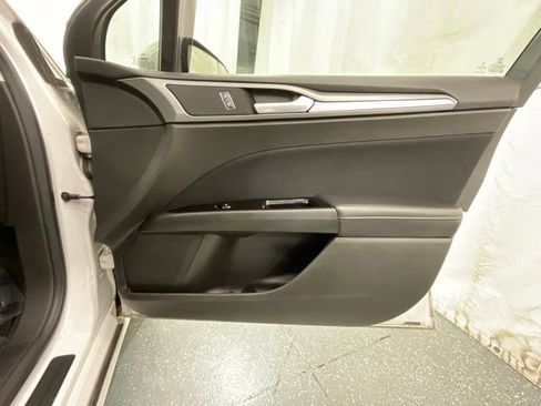 Used 2016 Ford Fusion SE FWD image 22