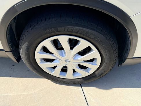 Used 2017 Nissan Rogue S image 14