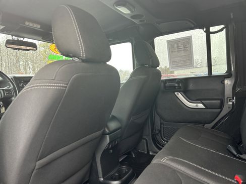 Used 2018 Jeep Wrangler Unlimited Sahara w/ Trailer Tow Group AWD/4WD image 12