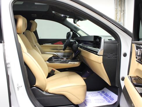 Used 2025 Cadillac Escalade IQ Sport 2 AWD/4WD image 17
