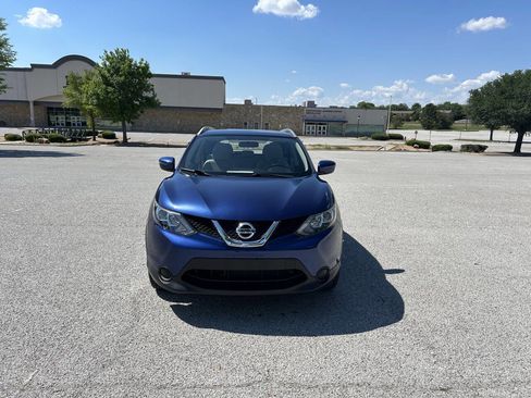 Used 2018 Nissan Rogue Sport SV FWD image 2