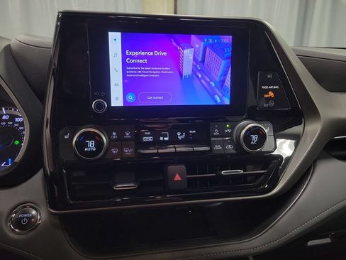 Used 2023 Toyota Highlander XLE AWD/4WD image 17