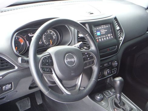 Used 2019 Jeep Cherokee Latitude Plus w/ Cold Weather Group AWD/4WD image 12