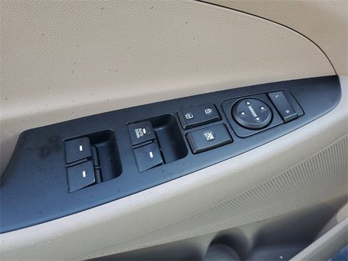 Used 2020 Hyundai Tucson SE w/ Cargo Package image 19