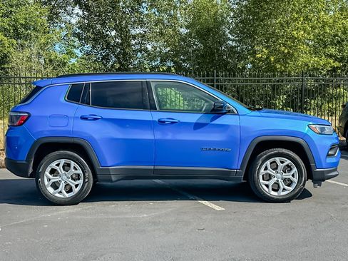Used 2024 Jeep Compass Latitude AWD/4WD image 3