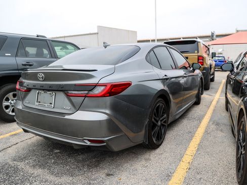 Used 2025 Toyota Camry XSE FWD image 5
