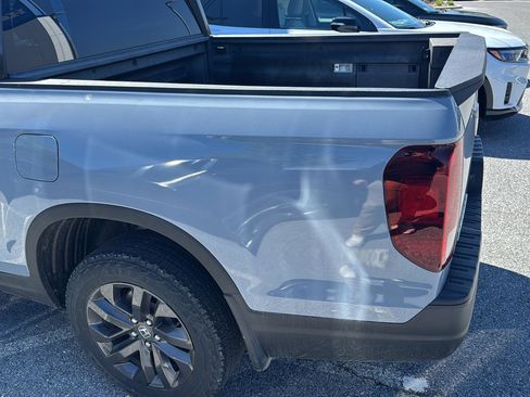 Used 2023 Honda Ridgeline Sport image 5