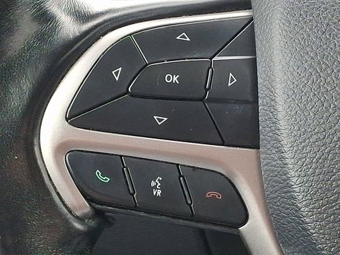 Used 2020 Jeep Grand Cherokee Altitude AWD/4WD image 21