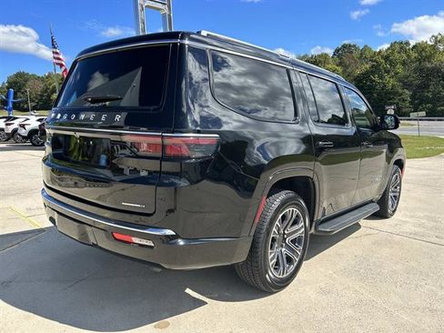 Used 2024 Jeep Wagoneer Series II w/ Flexible Seating Group image 4