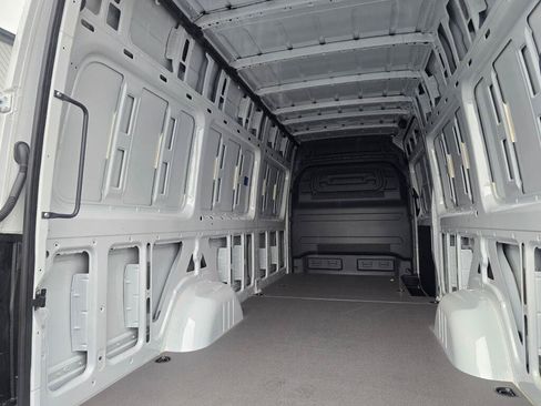 New 2025 Mercedes-Benz eSprinter 170 Cargo image 19