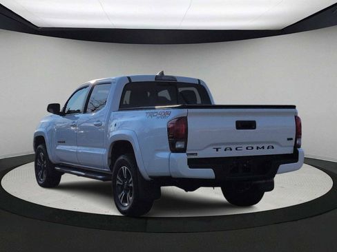 Used 2019 Toyota Tacoma TRD Sport image 6