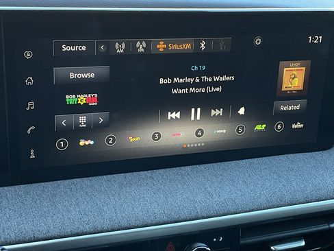 Used 2025 Nissan Kicks SV image 31