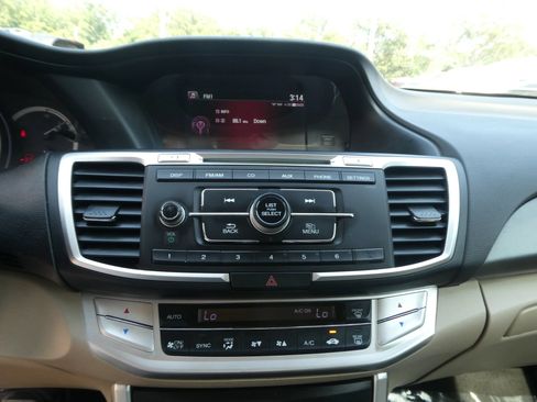 Used 2014 Honda Accord LX image 19