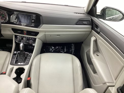 Used 2020 Volkswagen Jetta SE w/ SE Cold Weather Package image 29