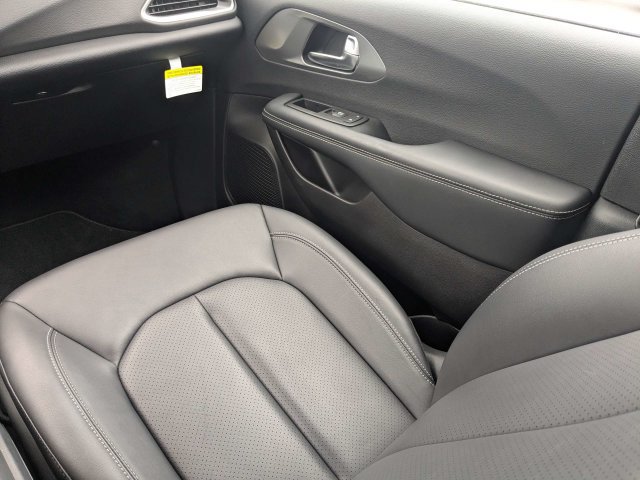 Used 2025 Chrysler Voyager LX FWD image 16