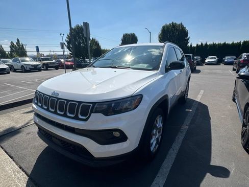 Used 2022 Jeep Compass Latitude AWD/4WD image 2
